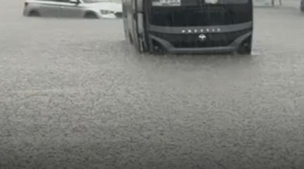 Inundaţii în Craiova după Codul Roşu de vreme severă