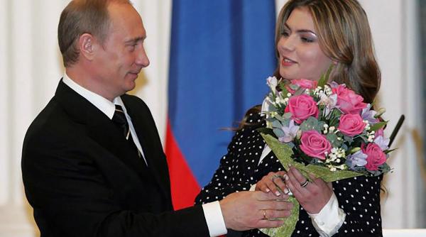jurnalistul care a dezvaluit relatia lui putin cu o gimnasta a murit dupa ce ar fi mancat ciuperci otravitoare