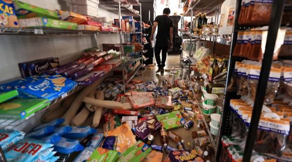 cutremur puternic in california peste un milion de persoane au primit alerte imagini cu rafturi care se prabusesc in magazine