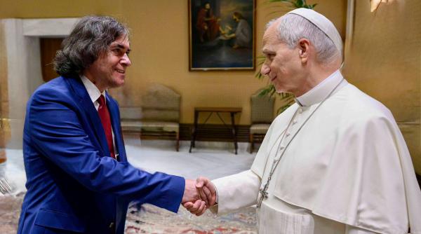 mircea cartarescu a fost primit de papa leon la vatican un moment unic pe care n as fi crezut sa l traiesc vreodata