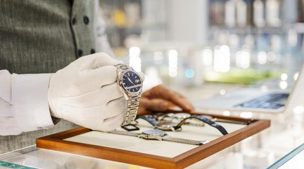 omega tissot si breguet copiate pe ecranele samsung swatch cere despagubiri de 170 de milioane de dolari la tribunal