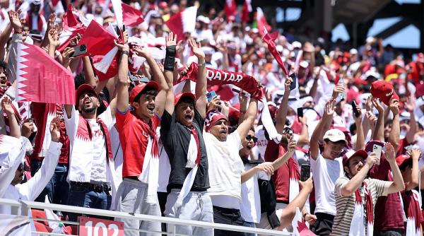 qatarul a platit oameni pentru a sustine echipa la cupa mondiala 2026 multi dintre noi nici macar nu am pus piciorul pe un stadion