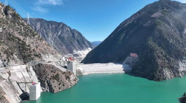 cel mai inalt baraj din lume incepe sa produca energie electrica in sud vestul chinei