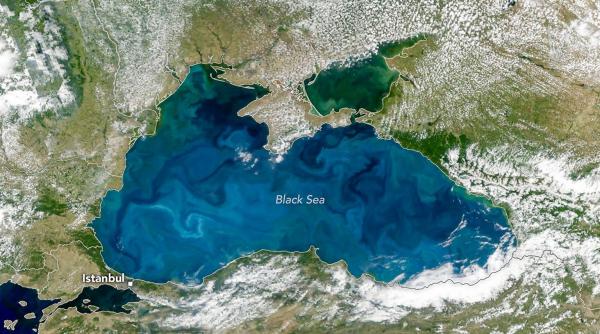Marea Neagră s-a făcut turcoaz. NASA a publicat o fotografie făcută de pe ISS și anunță și cauza culorii apei