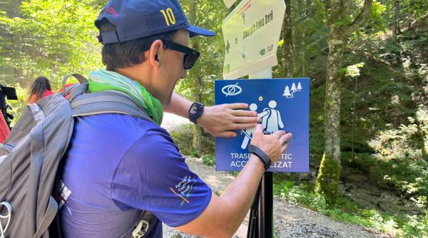 premiera in romania primul traseu montan din tara destinat persoanelor cu deficiente de vedere a fost inaugurat in masivul ciucas