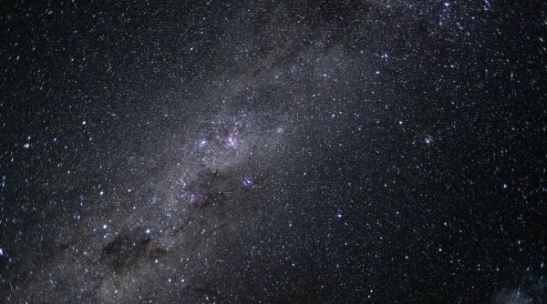 galaxia shadow blaster aflata la 11 miliarde de ani lumina ar putea fi sursa unei particule fantoma gasita pe pamant