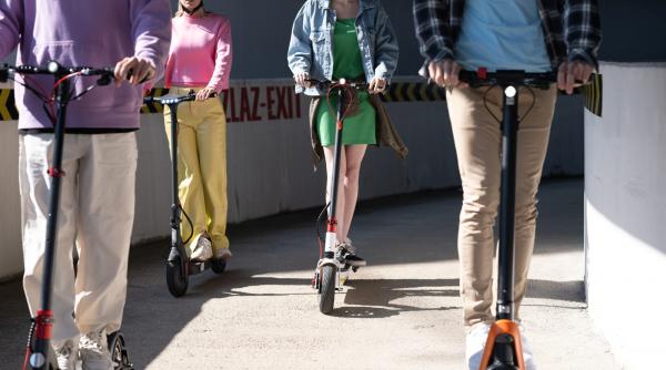 ce alegi pentru drumurile tale zilnice bicicleta electrica trotineta sau scuter electric