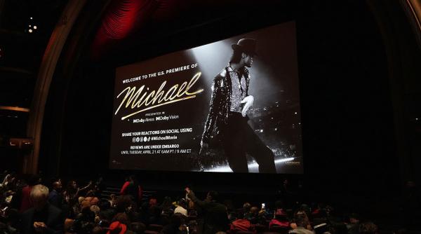 filmul michael in care regele pop e jucat de nepotul sau a devenit cel mai profitabil film biografic din istorie
