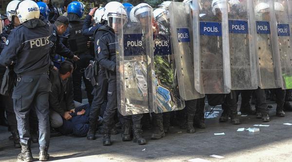 tensiuni in turcia inaintea summitului nato sute de oameni arestati jurnalistii care l critica pe erdogan n au primit acreditare