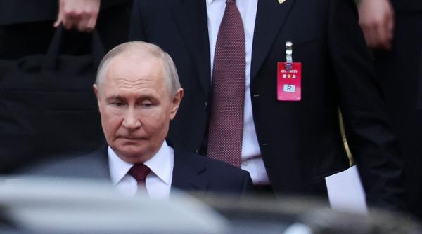 vladimir putin recunoaste ca rusia sufera de o oarecare penurie dupa atacurile ucrainene productia de petrol rusesc s a prabusit