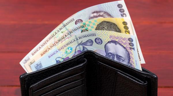 leul s a depreciat marti in raport cu euro si dolarul american gramul de aur s a ieftinit usor