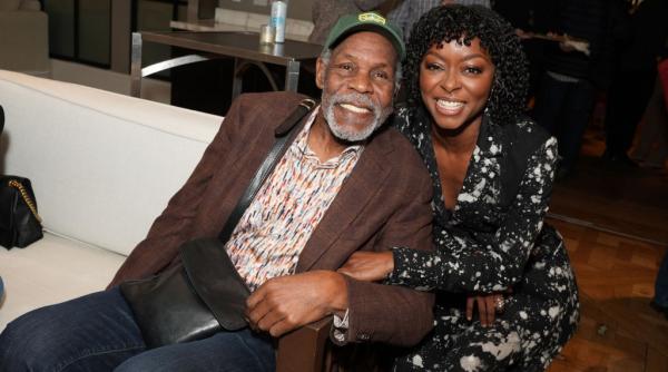 actorul danny glover cunoscut pentru rolul din filmul arma mortala a dezvaluit ca a fost diagnosticat cu alzheimer