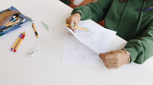 bac 2026 candidatii care nu ajung la timp la probele de matematica si istorie pot sustine proba la ora 13 00 cu subiectele de rezerva