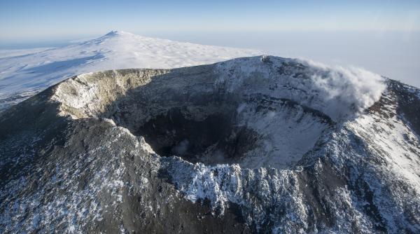 exista un vulcan care elibereaza cristale de aur in atmosfera iar nimeni nu are inca o explicatie cum se intampla asta