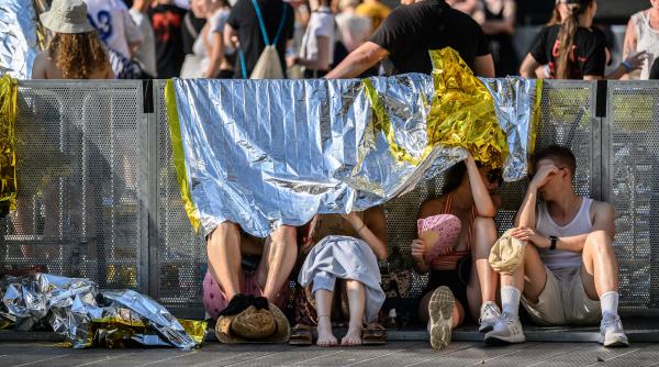 o masa de aer tropical a ajuns in europa valul de caldura a lovit deja unele tari cu cod rosu de canicula vor fi si 42 c la umbra
