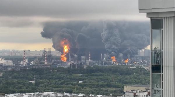 pretul benzinei a explodat in rusia la fel ca rafinariile lui putin economia tarii merge pe aburi dupa atacurile ucrainene