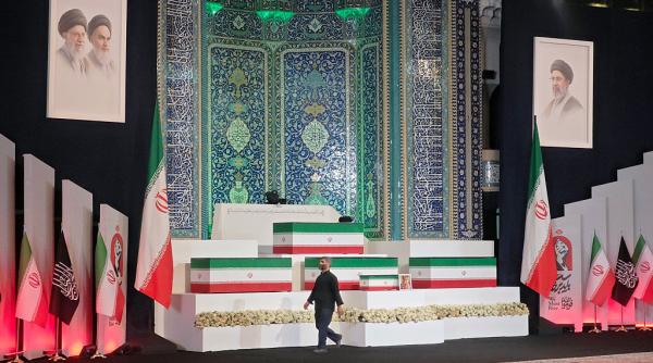cod rosu la teheran 20 de milioane de iranieni sunt asteptati sa participe la 40 de grade la funeraliile ayatollahului ali khamenei