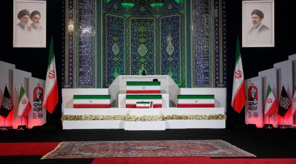 iranul organizeaza funeralii de stat pentru ayatollahul asasinat ali khamenei negociatorii au plecat de la doha