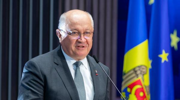 prim ministrul republicii moldova alexandru munteanu si a dat demisia el a facut anuntul printr o postare pe facebook