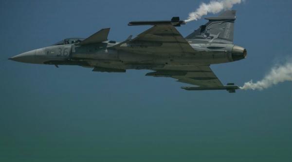 ungaria a ridicat avioane de lupta nato la granita cu romania un avion de pasageri chinez nu a raspuns controlorilor de trafic romani