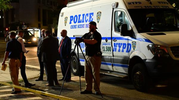 atac armat la new york de ziua independentei sunt opt victime a fost recuperata o arma de foc