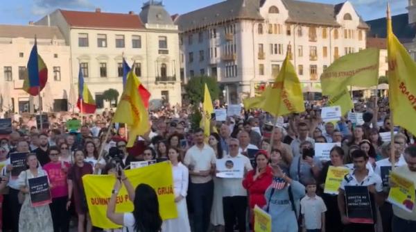 cateva mii de oameni au iesit in strada la oradea pentru sustinerea lui viorel pasca binele nu trebuie pedepsit
