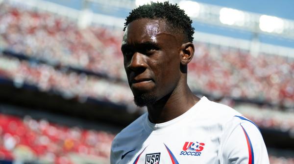 decizie fara precedent a fifa suspendarea atacantului american folarin balogun dupa un cartonas rosu a fost anulata