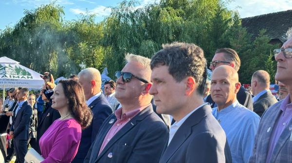 imagini cu presedintele nicusor dan la un eveniment de ziua independentei statelor unite la snagov