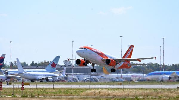 a doua cea mai mare companie aeriana low cost din europa trece sub control american easyjet a acceptat o oferta de 6 miliarde de euro