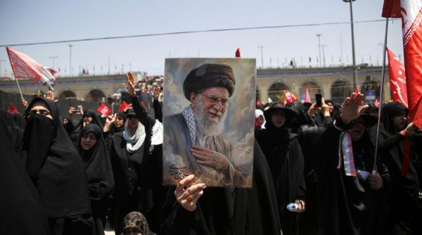 mojtaba khamenei nu a aparut nici la funeraliile tatalui lui iranienii spun ca singura lor dorinta este sa il vada