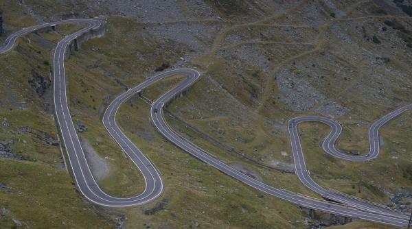 transfagarasanul ocupa locul 4 in topul celor mai bune rute din lume pentru masini electrice are 90 de statii si peisaje spectaculoase