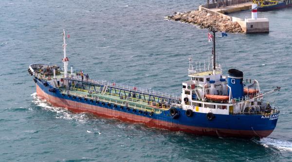 aproape 4 miliarde de dolari atat au castigat armatorii greci din transportul de petrol rusesc in ultimii trei ani