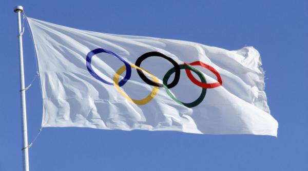 comitetul international olimpic a ridicat suspendarea sportivilor rusi dar acestia nu vor avea dreptul la imn si drapel