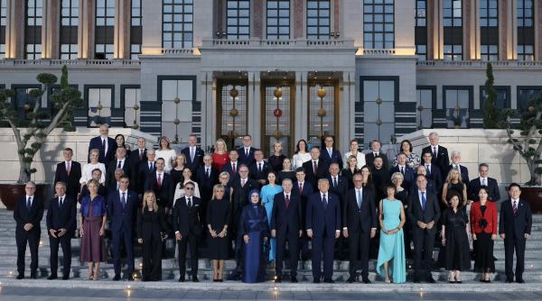Summit NATO cu noi controverse, la Ankara. Trump a repetat că vrea să anexeze Groenlanda. Turcia ar putea să primească F-35