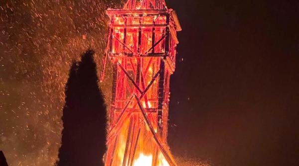 biserica de lemn din maramures veche de peste 300 de ani a fost distrusa in intregime in incendiul provocat de un fulger