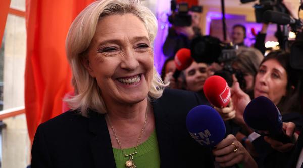 marine le pen ar castiga prezidentialele din franta din 2027 in ciuda condamnarii sondajele o dau favorita