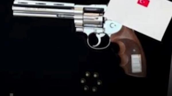 Nicușor Dan a primit de la Erdogan un pistol Gumusay și gloanțe. Ce a făcut Președintele cu arma
