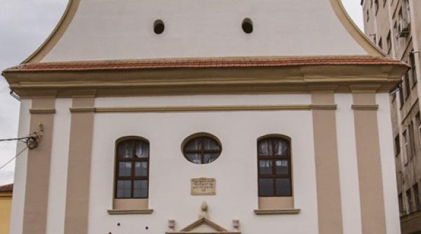 sinagoga din alba iulia a fost vandalizata cineva a desenat mai multe cruci pe fatada cladirii