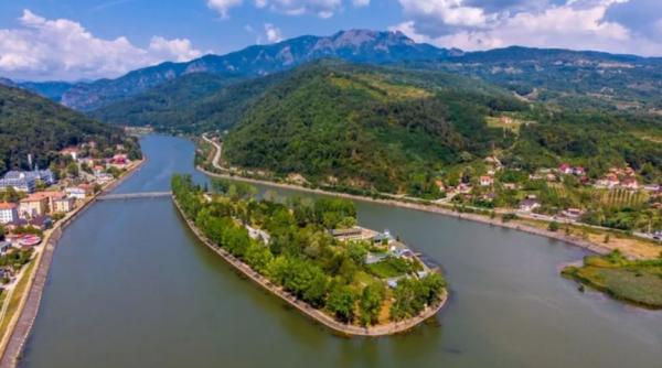 singura insula locuita din romania se afla in valcea pe raul olt are o poveste fascinanta si adaposteste o comoara