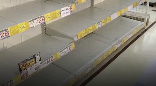 Taifunul Bavi se apropie de Japonia: locuitorii își baricadează casele și fac provizii. Peste 100 de zboruri au fost anulate 