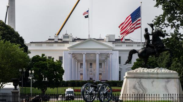 casa alba modernizeaza securitatea intrarii principale dupa tentativele de asasinat asupra lui trump se construieste si un gard nou