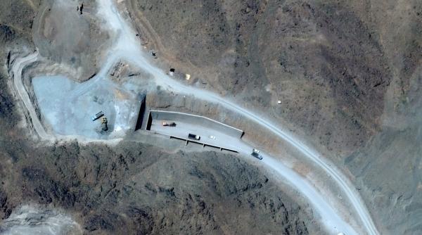 cnn imagini din satelit arata ca iranul isi reface instalatiile nucleare si buncarele subterane bombardate de sua