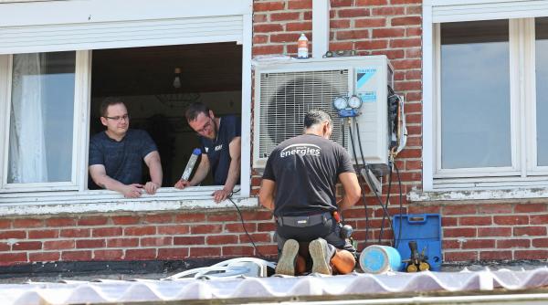 francezii se calca in picioare pentru a si cumpara aparate de aer conditionat considerate pana acum urate si foarte americane