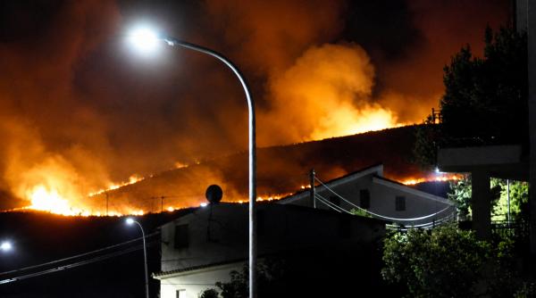 incendii uriase in italia zborurile unui aeroport important din sardinia au fost deviate iar mai multe drumuri au fost blocate