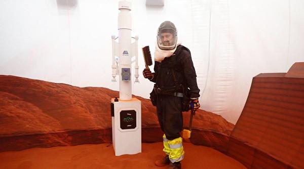 nasa cauta voluntari pentru o simulare a vietii pe luna si pe marte proiectul dureaza un an si are trei etape