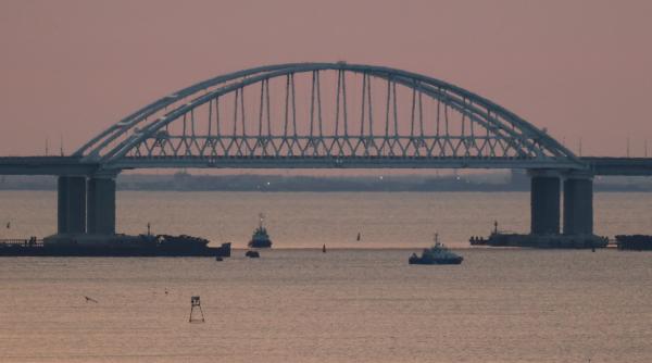 rusia suspenda transporturile maritime de cereale din marea azov dupa ce dronele ucrainene au lovit cel putin 10 tancuri petroliere