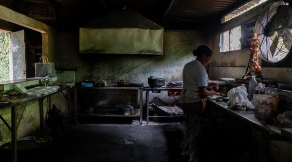 suntem sclavii curentului electric viata unei familii din cuba care traieste cu 60 de dolari pe luna si cateva ore de electricitate