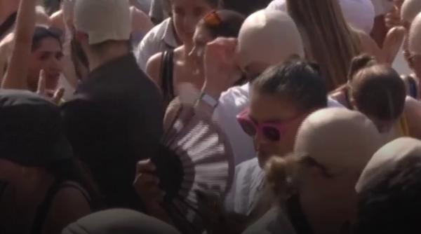Record mondial la concertul lui Pitbull: 22.000 de fani cu chelii false