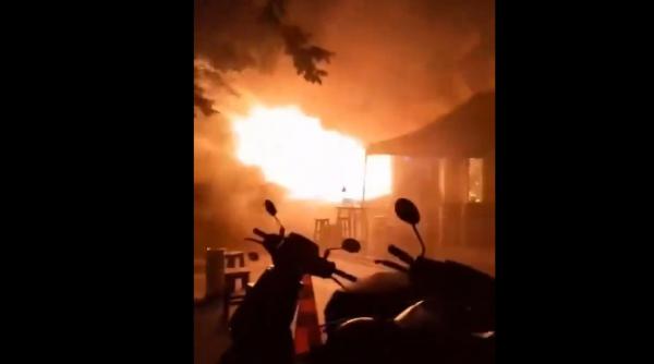 tragedie in bangkok cel putin 27 de oameni au murit intr un incendiu la un bar popular din nordul orasului