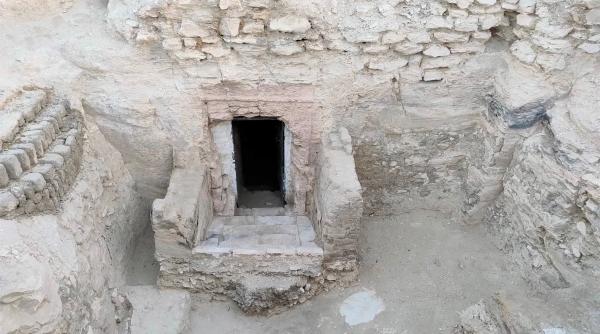 descoperirea pe care mizeaza egiptul pentru a atrage cat mai multi turisti un mormant de 3 000 de ani a fost gasit langa luxor